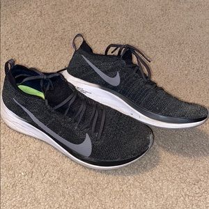 BLACK NIKE ZOOM FLY RUNNING SHOE